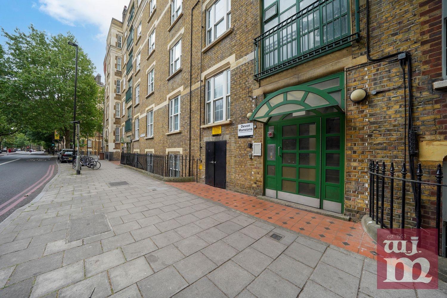 2 bed property in Devon Mansions, Tower Bridge